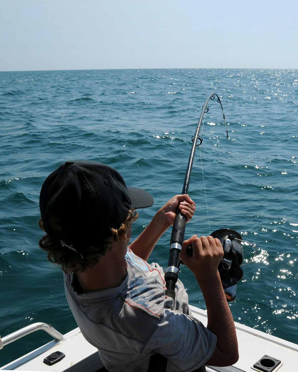 pêche en mer a bord d'un catamaran